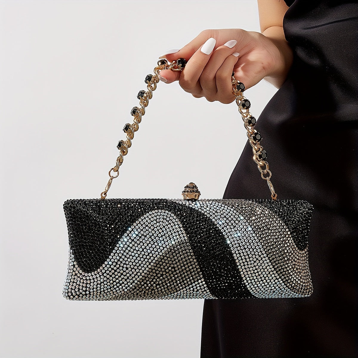 Elegant Crystal Dinner Clutch with Geometric Pattern